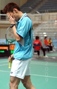 Lee Chong Wei disappointed (actually just wiping his brow!) Lee Chong Wei looking disappointed